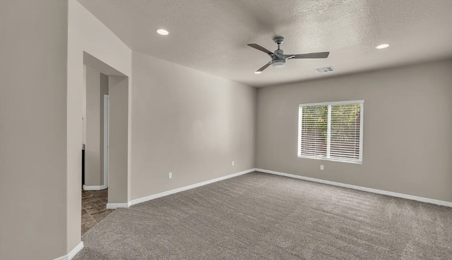 Building Photo - Gorgeous 4 Bed with 3 Car Garage AND Hot Tub