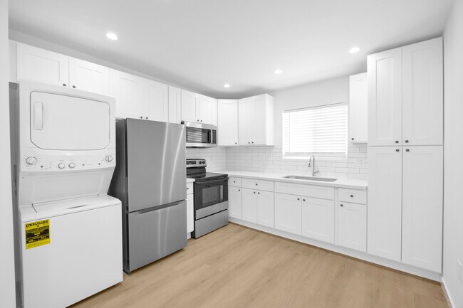 Foto del edificio - 2210 Pine Ave