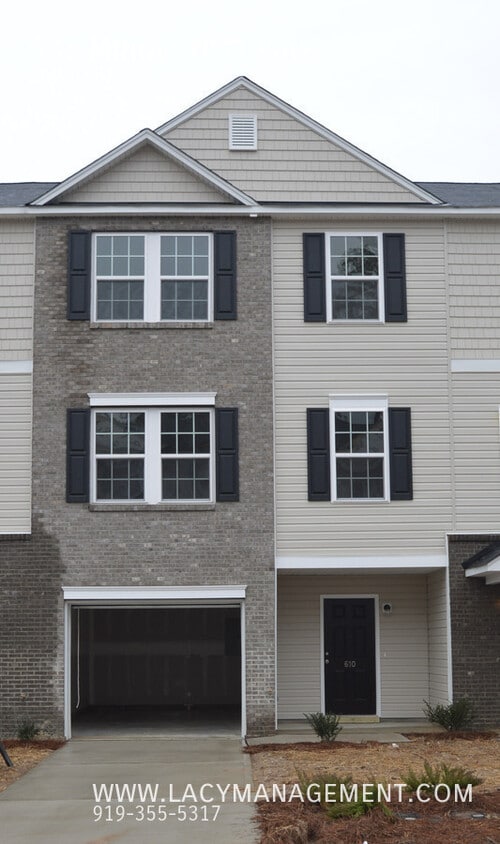 Photo - 635 Minnestott Way - 1-