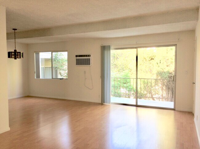 Foto del edificio - 4254 W 5th St