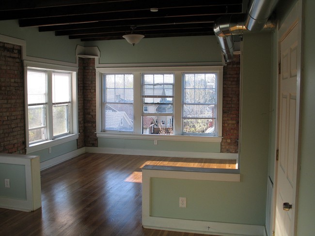 Living Room - Gillham Park Apartments