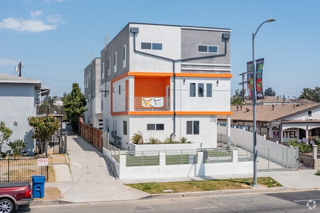 SV EL SEGUNDO TRIMESTRE - 1626 S La Brea Ave