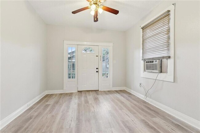 Foto del edificio - 8611 Birch St