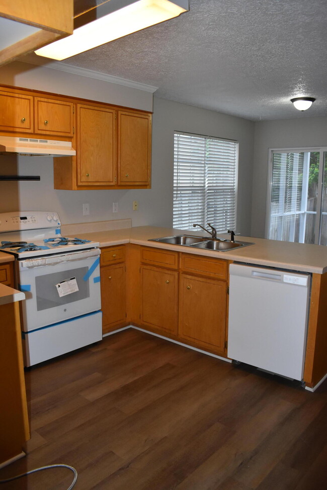 Foto del edificio - 4420 Summerlin Dr