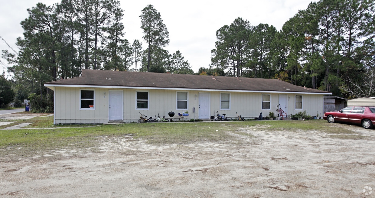 Building Photo - 2 Tri-plexes