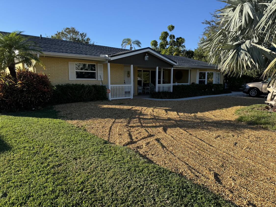 Entry and front porch seating - 1819 32nd Ave