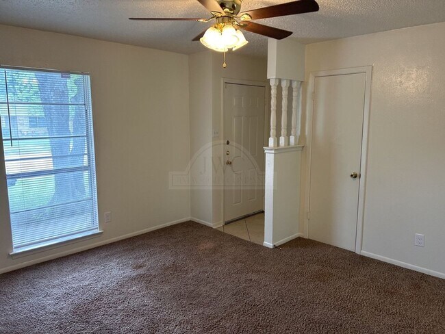 Building Photo - 1811 Janis Dr