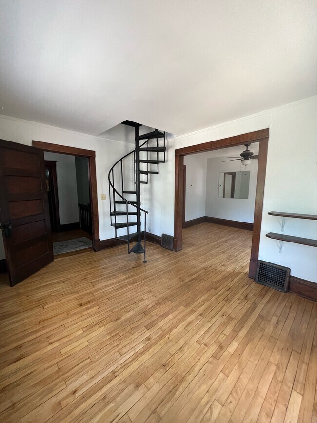 Foto del edificio - 1815 E 35th St