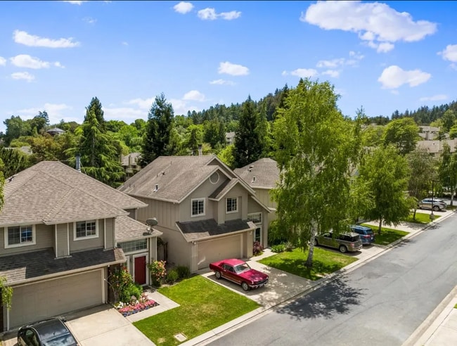 Building Photo - 30 Silver Birch Ln