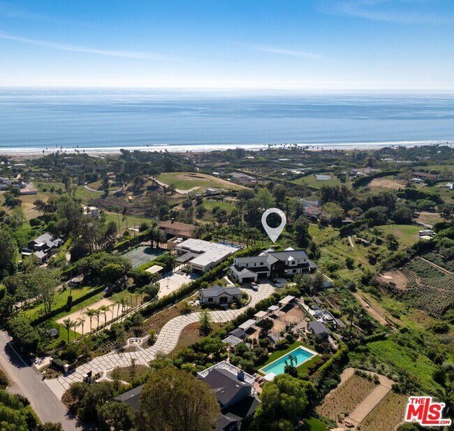 Foto del edificio - 5819 Filaree Heights Rd