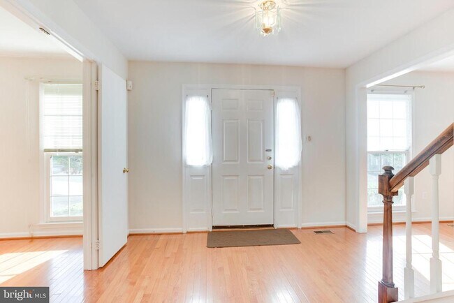 Building Photo - 2100 Robin Way Ct