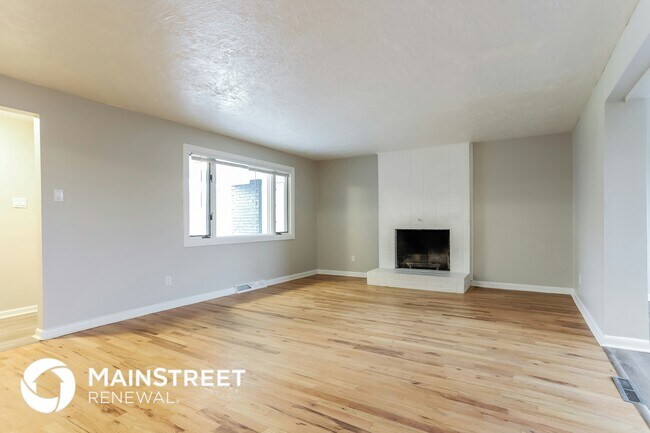 Building Photo - 561 Iola St