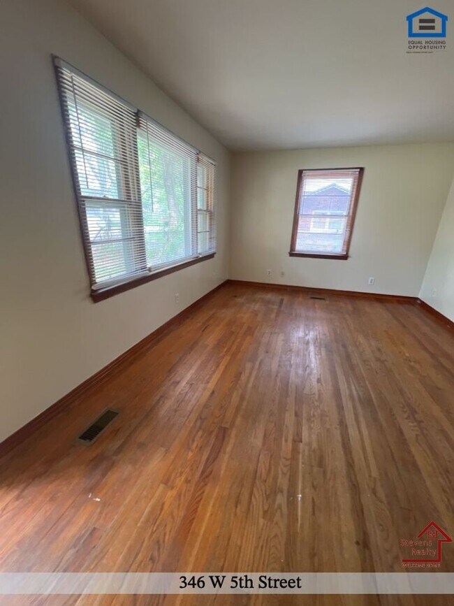 Foto del edificio - 346 W 5th St