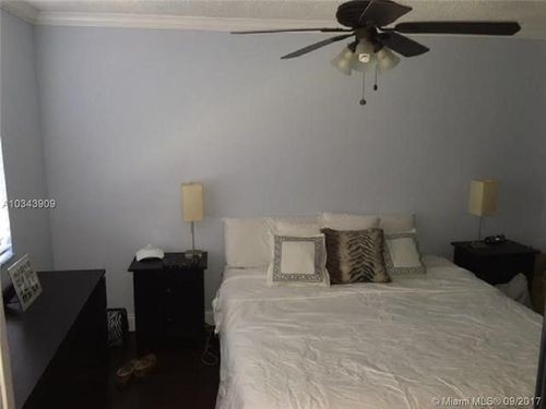 Foto del edificio - 15718 E Waterside Cir