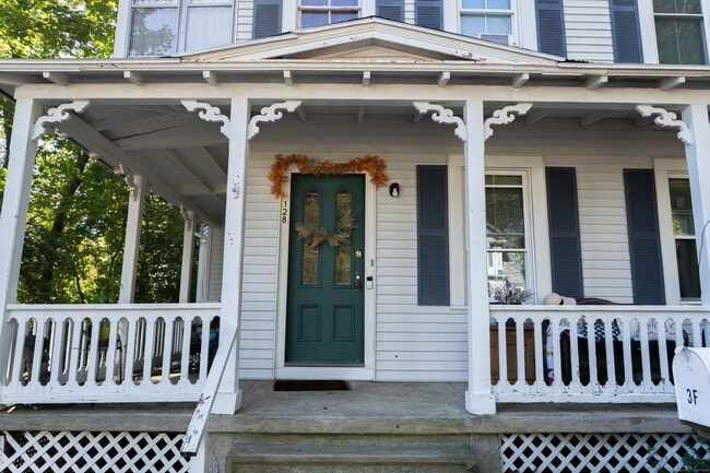 Foto del edificio - 128 Millville Ave