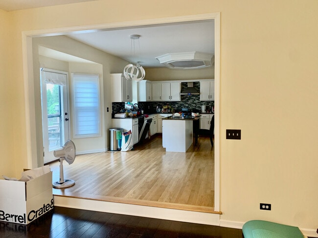 Building Photo - 2543 Sutton Ln