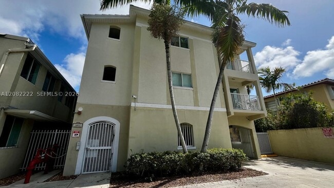 Building Photo - 695 SW 11th St