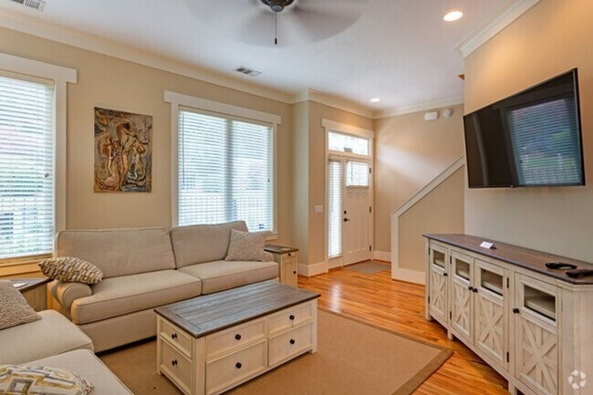 Foto del edificio - 3 bed/3 bath luxury townhouse walking dist...