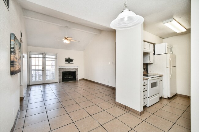 Foto del edificio - 10211 Sugar Branch Dr