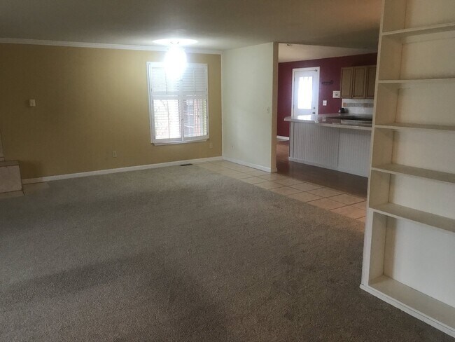 Foto del edificio - 20968 Travis Ln