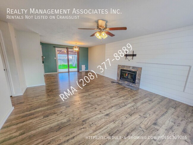 Building Photo - Centrally Located 2 Bedroom House with Office