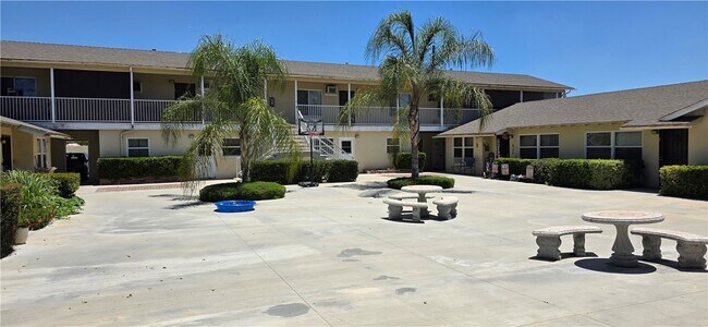 Foto del edificio - 2305 Mountain Ave N