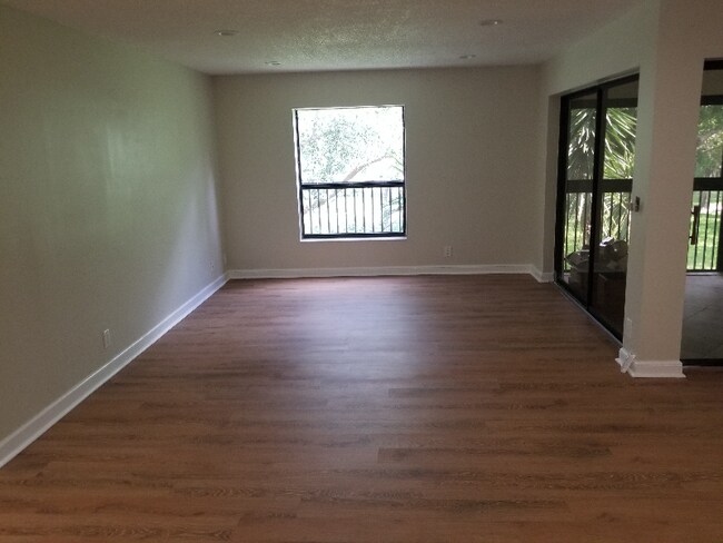 Foto del edificio - 3901 Cocoplum Cir