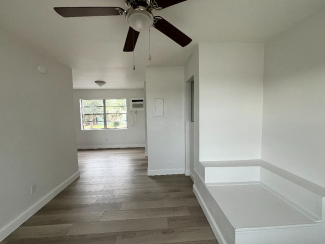 Building Photo - 1225 E New Haven Ave