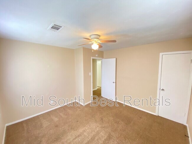 Foto del edificio - 4956 Gill Rd