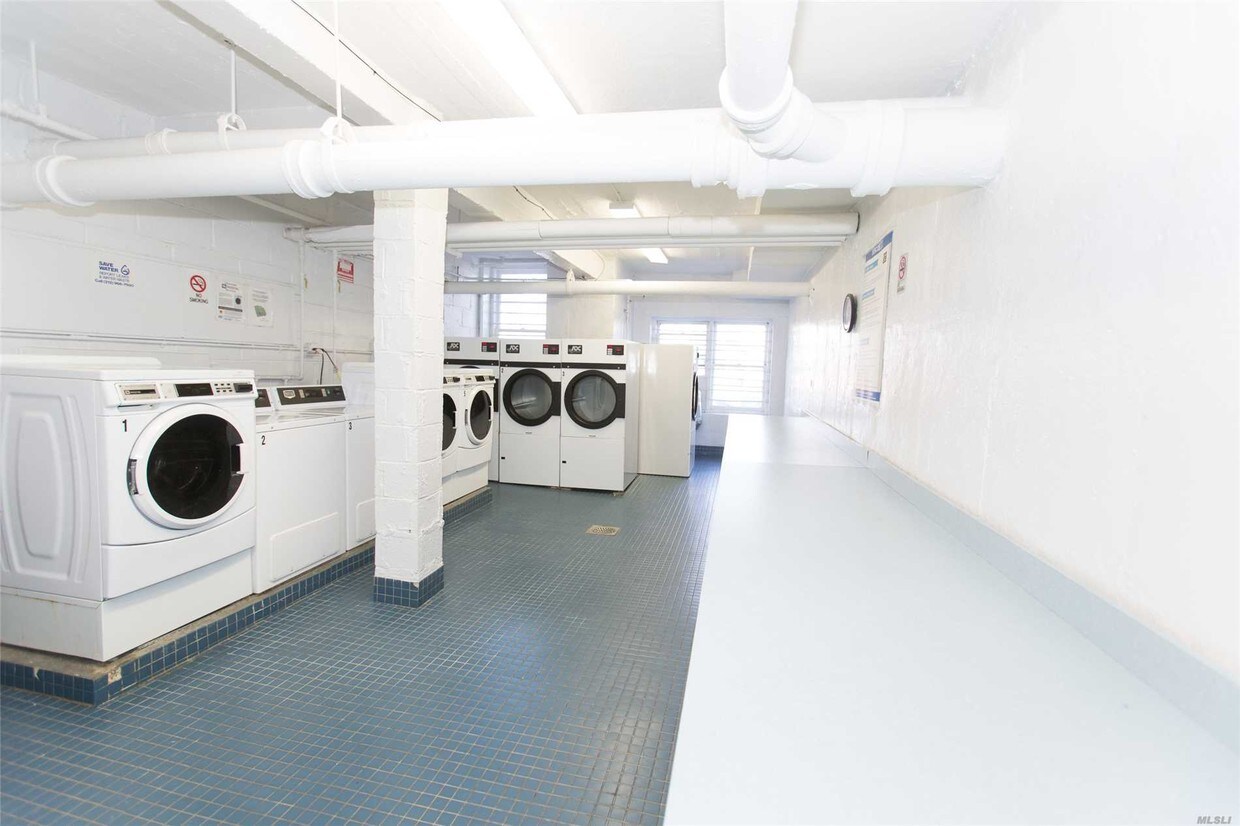 Building Photo - 679 W 239th St
