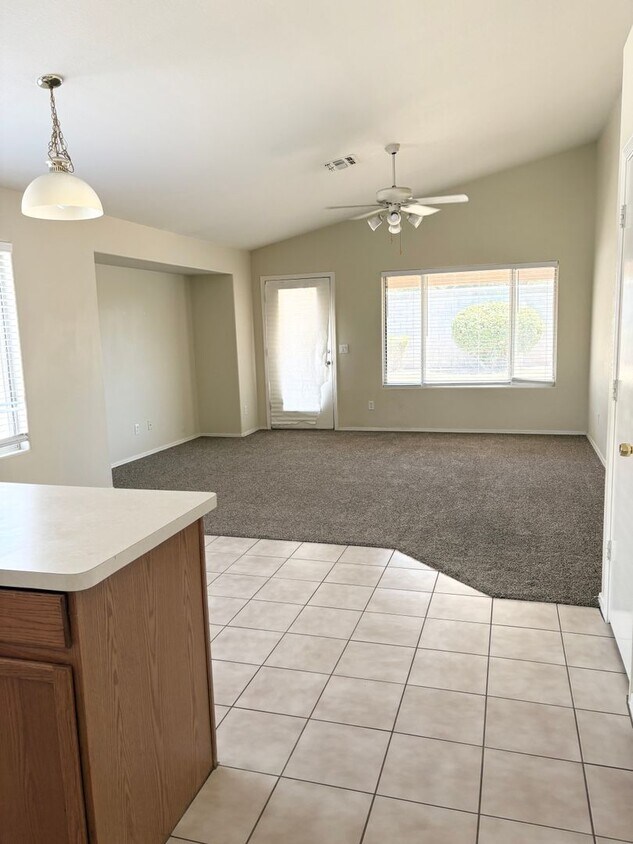 Foto principal - **COZY 3 BEDROOM/2 BTHROOM/2 CAR GARAGE HO...