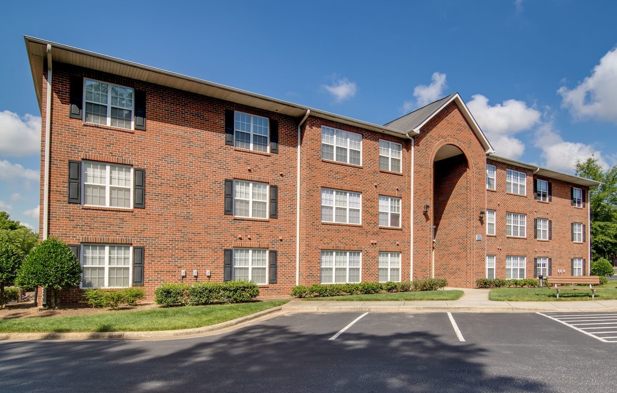 Primary Photo - Swathmore Court Apartment Homes