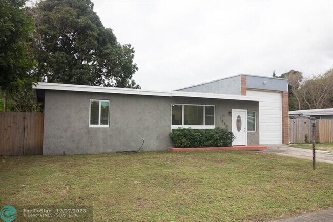 Building Photo - 1650 NE 44th St