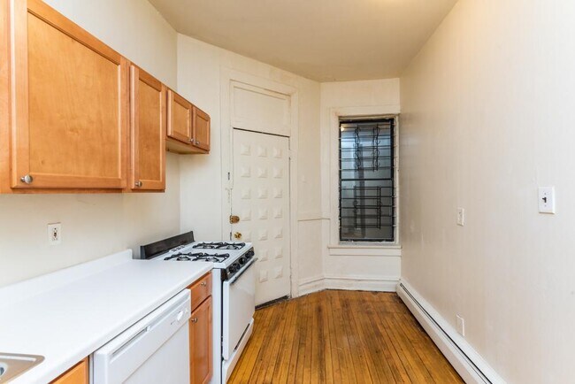 Foto del edificio - 2 bedroom in Chicago IL 60657