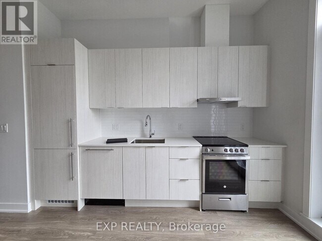 Building Photo - 430-430 Square One Dr