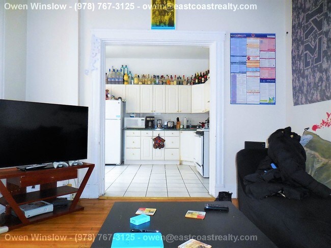 Dope 4 Bed W Huge Living Room Bedrooms Apartment For Rent Building Photo Dope 4 Bed W Huge Living Room Bedrooms