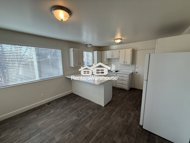 Building Photo - 661 Crystal Ave