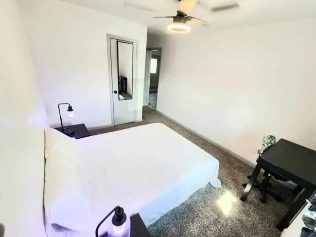Foto del edificio - 909 Greencove Dr