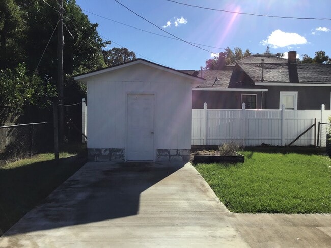 Building Photo - 802 E 40th St