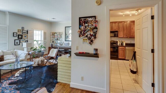 Foto del edificio - 2042 Graybar Ln