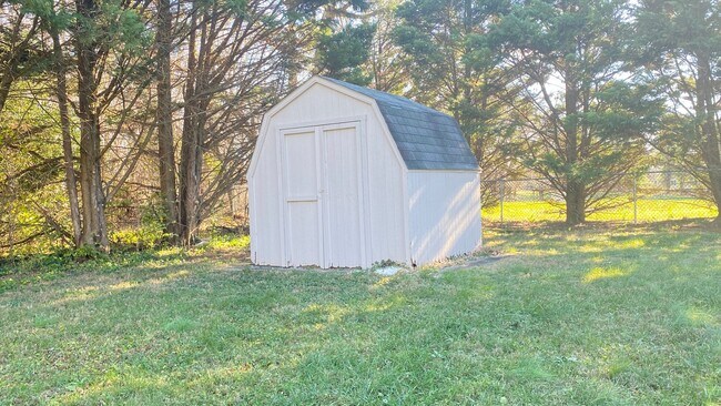 Foto del edificio - 3 Bed, 1 Bath, Rancher in Charles Town, WV