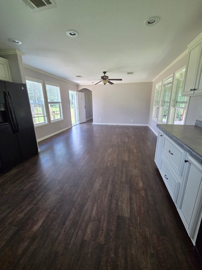 Foto del edificio - 9081 Fellowship Rd