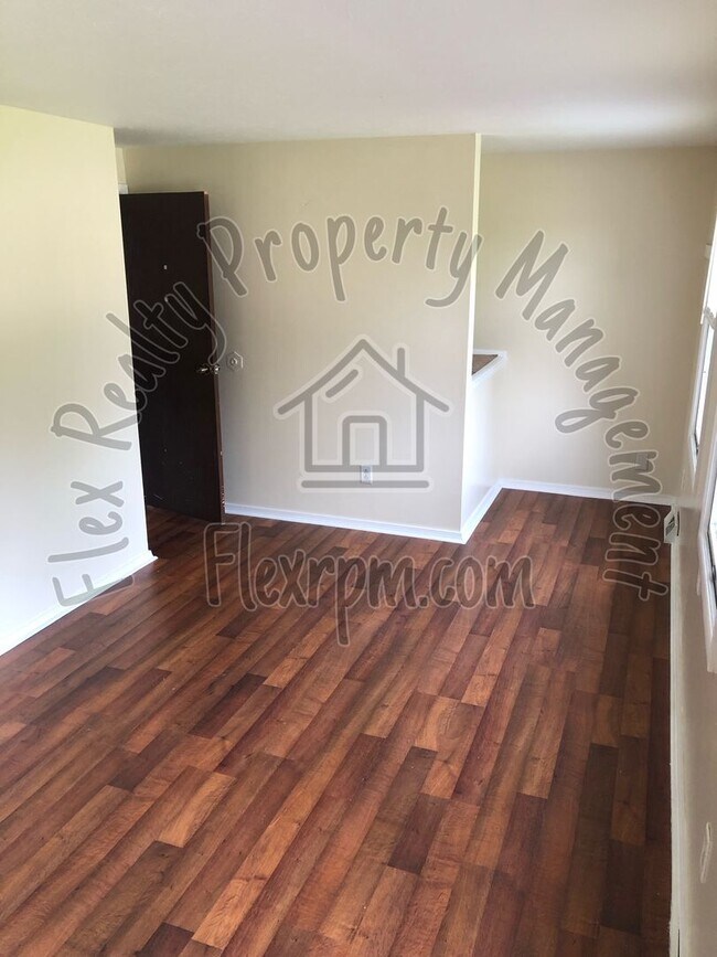 Foto del edificio - New on The Market....drive by today to take a look!!