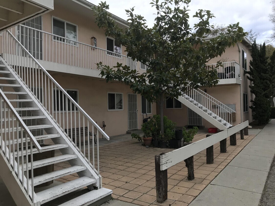 Primary Photo - 1016 Castillo St