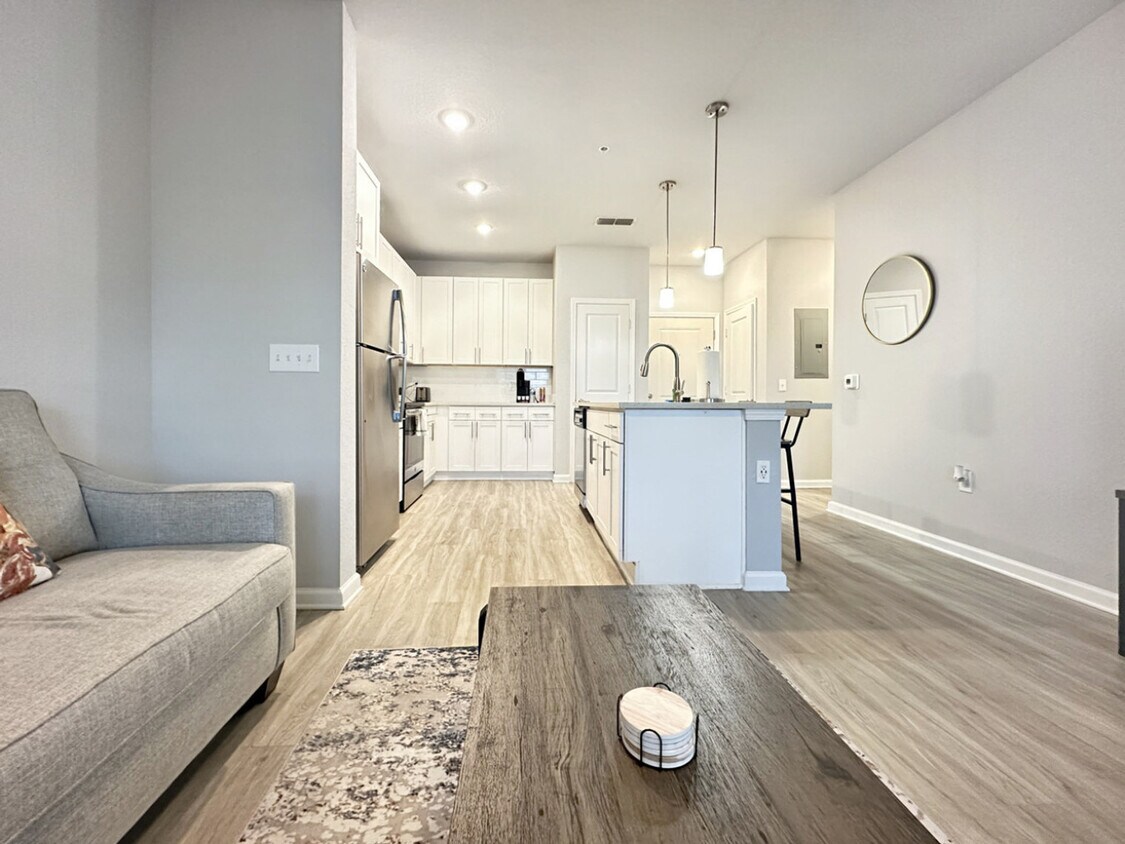 Foto principal - 1551 Flournoy Cir W