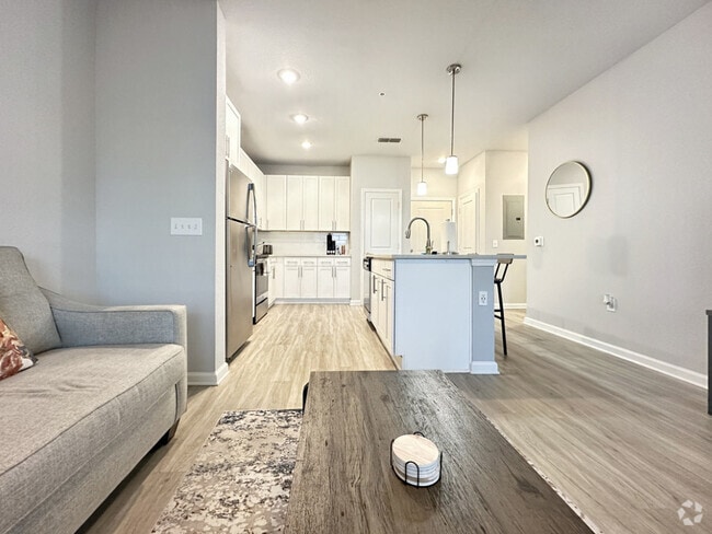 Building Photo - 1551 Flournoy Cir W