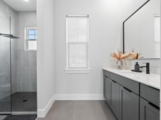 Building Photo - 239 Hampton Loop