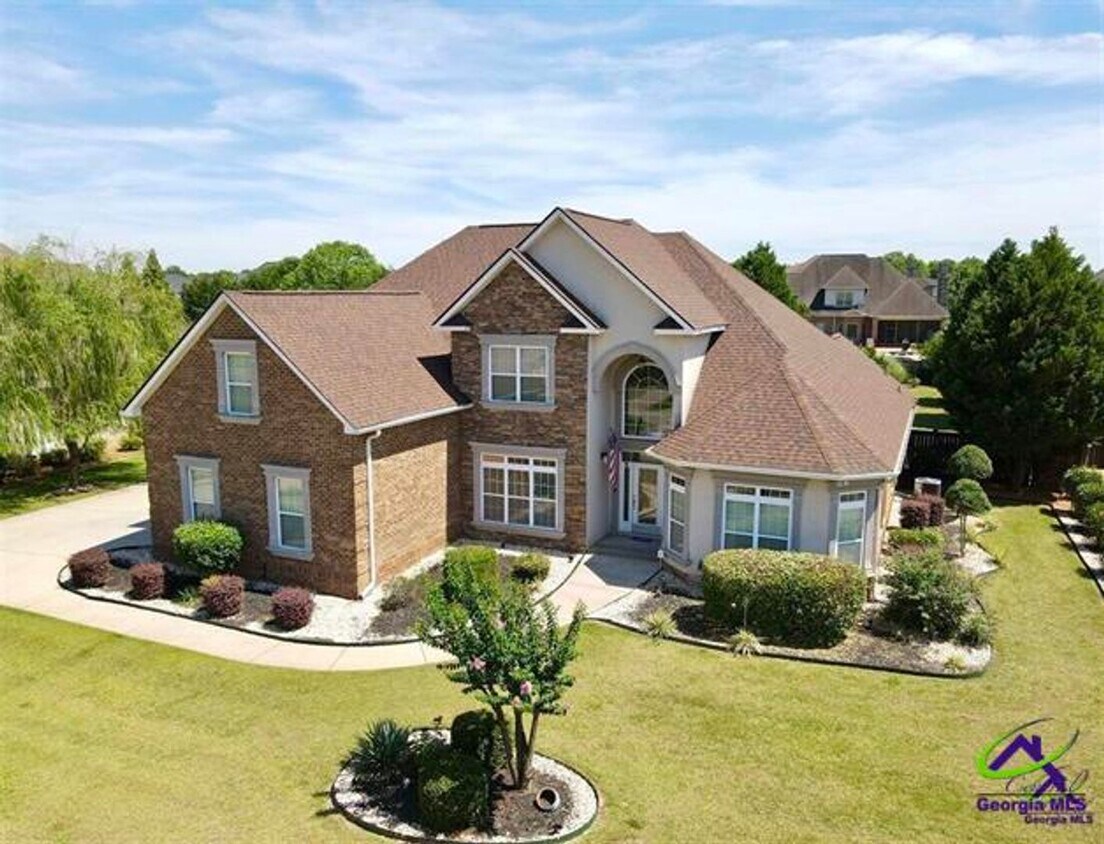Primary Photo - 5 Bedrooms!!