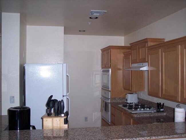 Building Photo - Luxury one bedroom south of the strip!