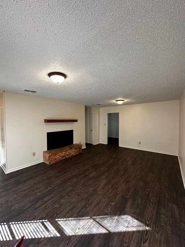Foto del edificio - 1719-1721-1721 Loring Ln
